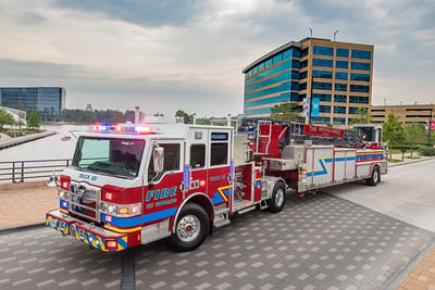 ascendant-tillerA Pierce ascendant tiller truck crosses a bridge in an urban environment during a rescue operation.