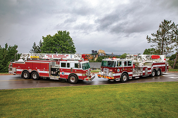 100' MidMount Aerial Platform and Ladder Fire Truck