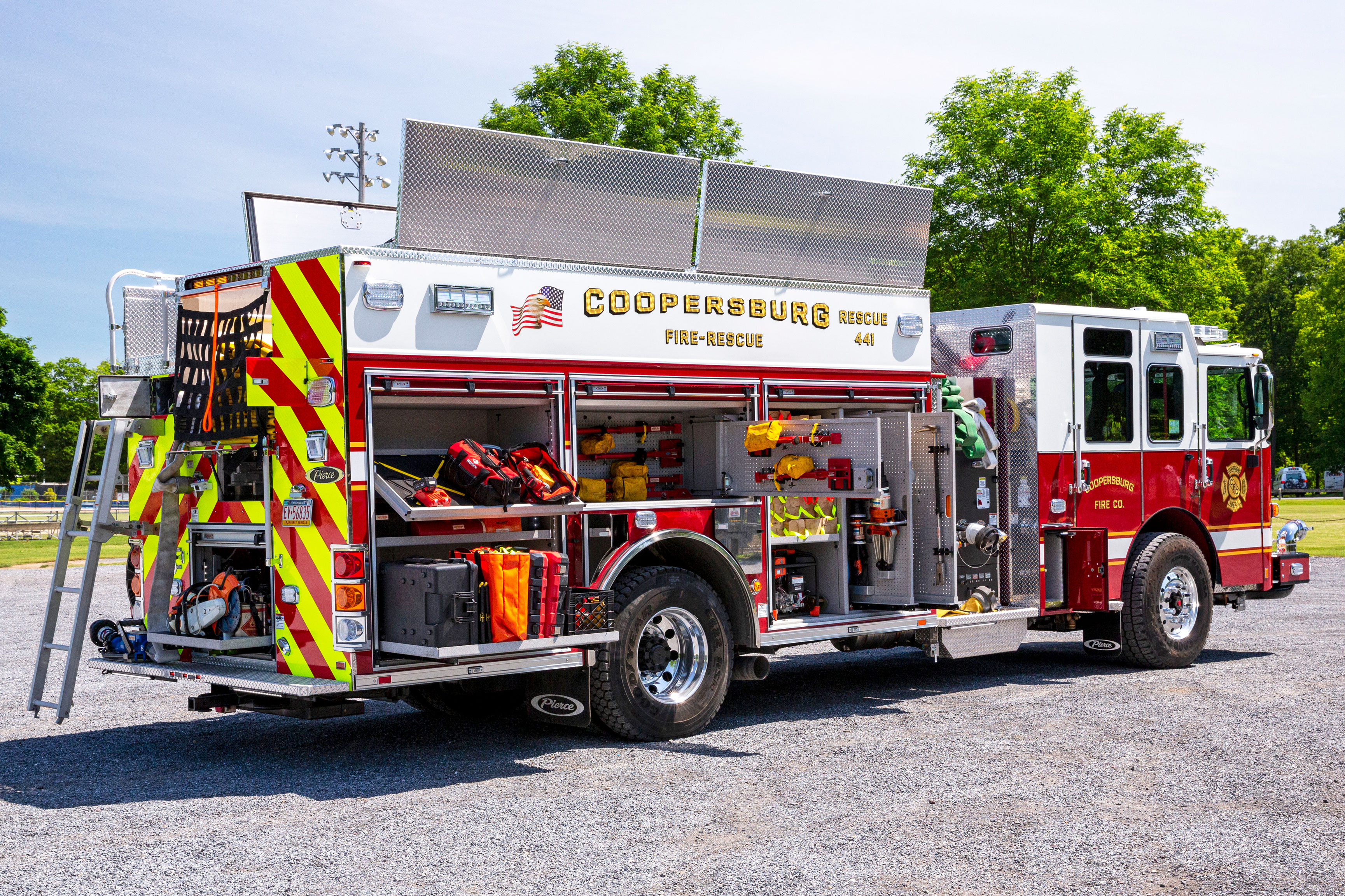 Officers side custom chassis heavy-duty rescue pumper compartmentation