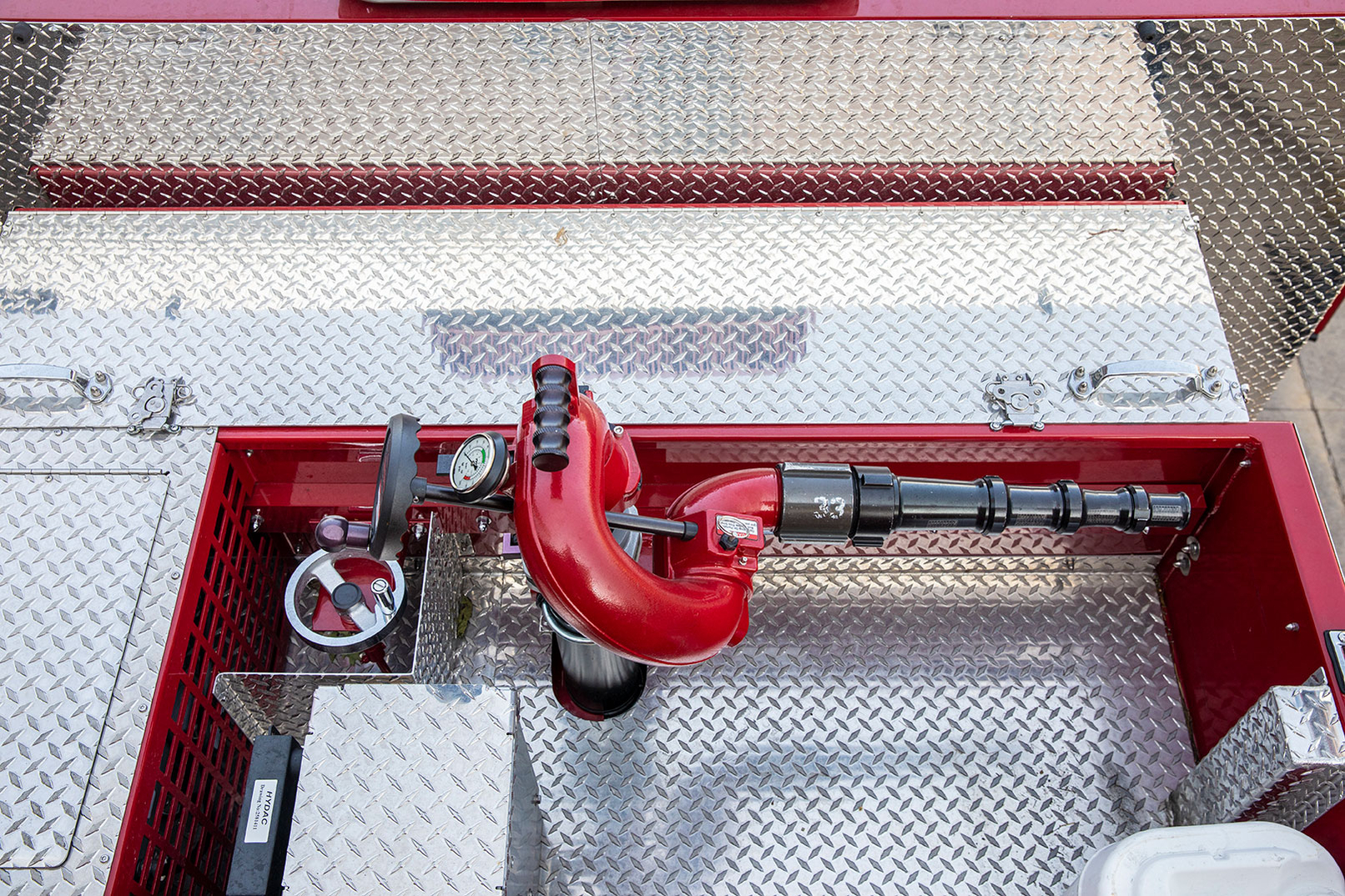 Roof mounted deck gun on roof of custom pumper fire truck