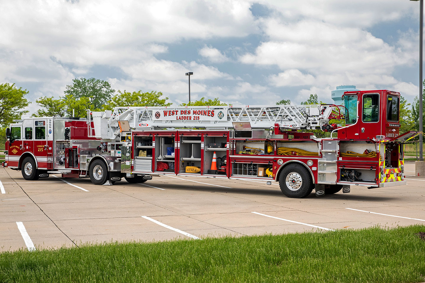 Ascendant 107 Heavy-Duty Tiller Tractor Drawn Aerial Fire Truck Compartmentation