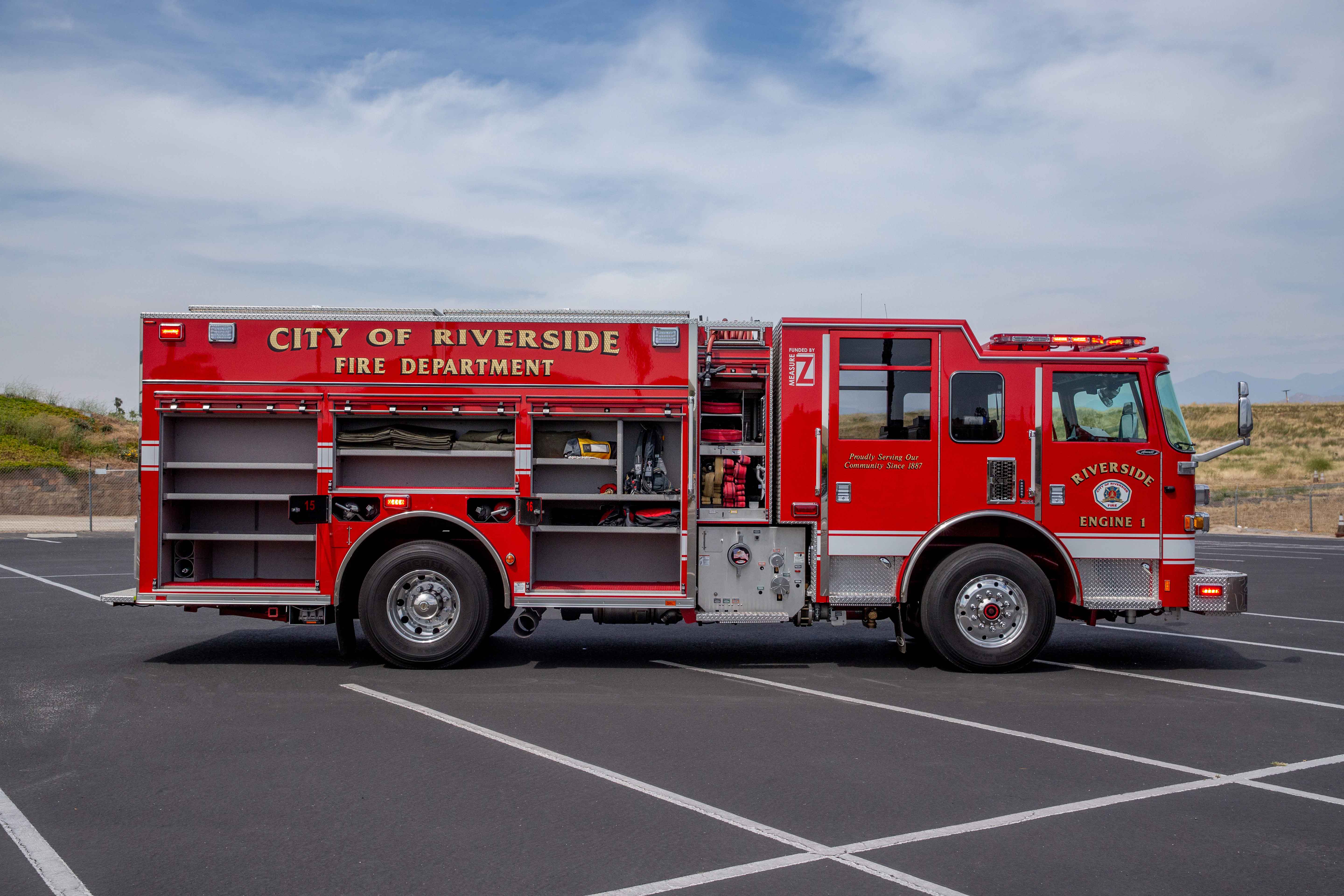 City of Riverside Fire Department PUC Pumper Passenger Side