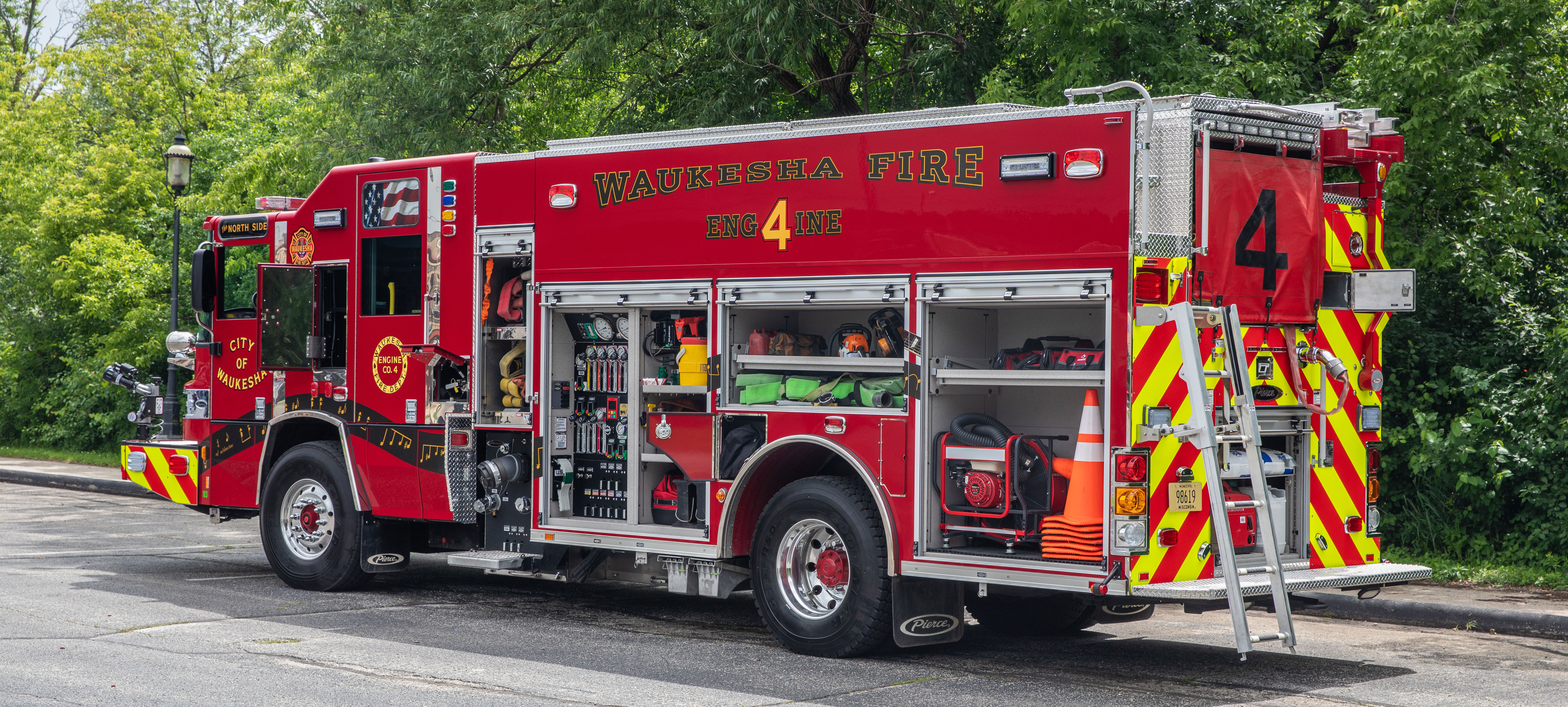 Waukesha-QuantumPUCPumper-DriverSideCompartments