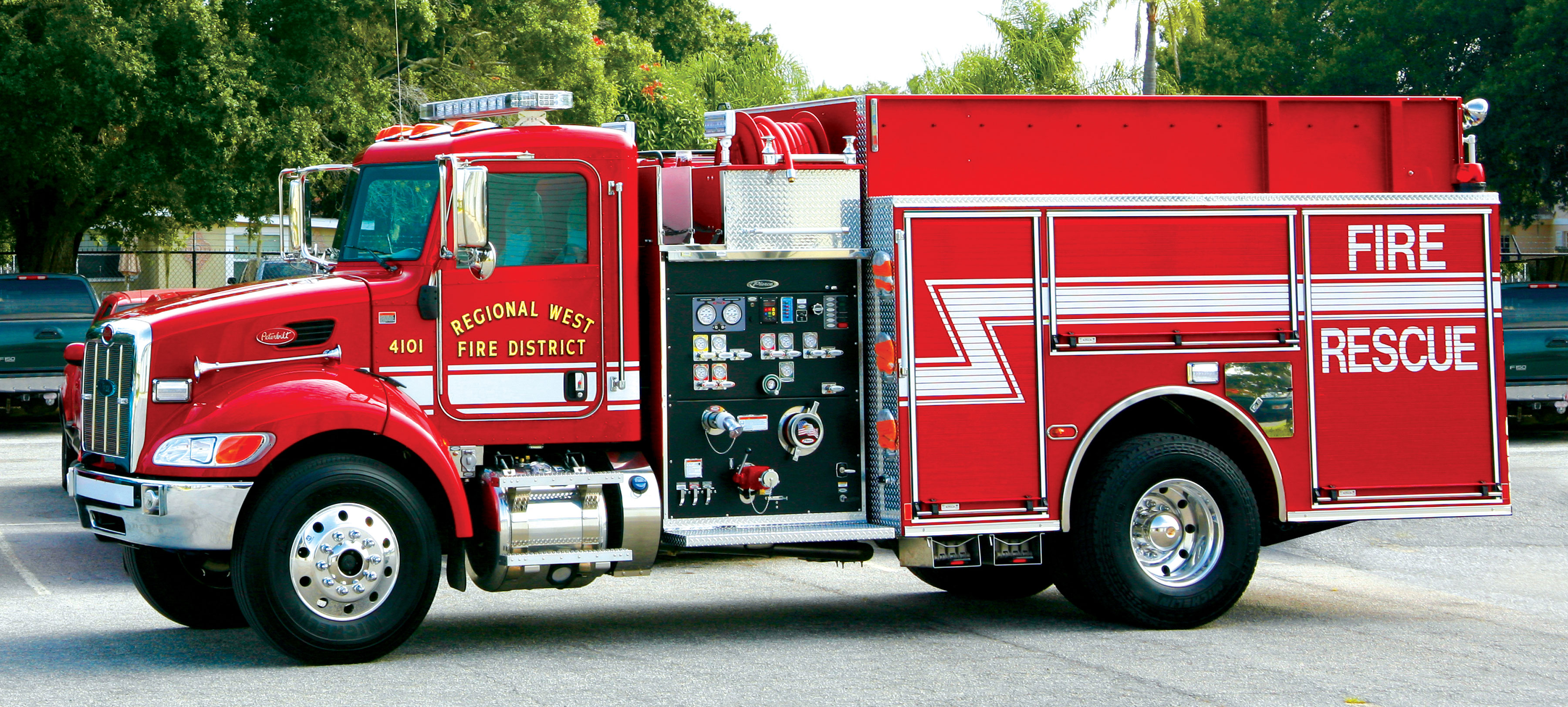 Pierce Peterbilt Commercial Fire Truck Chassis Pumper Drivers Side