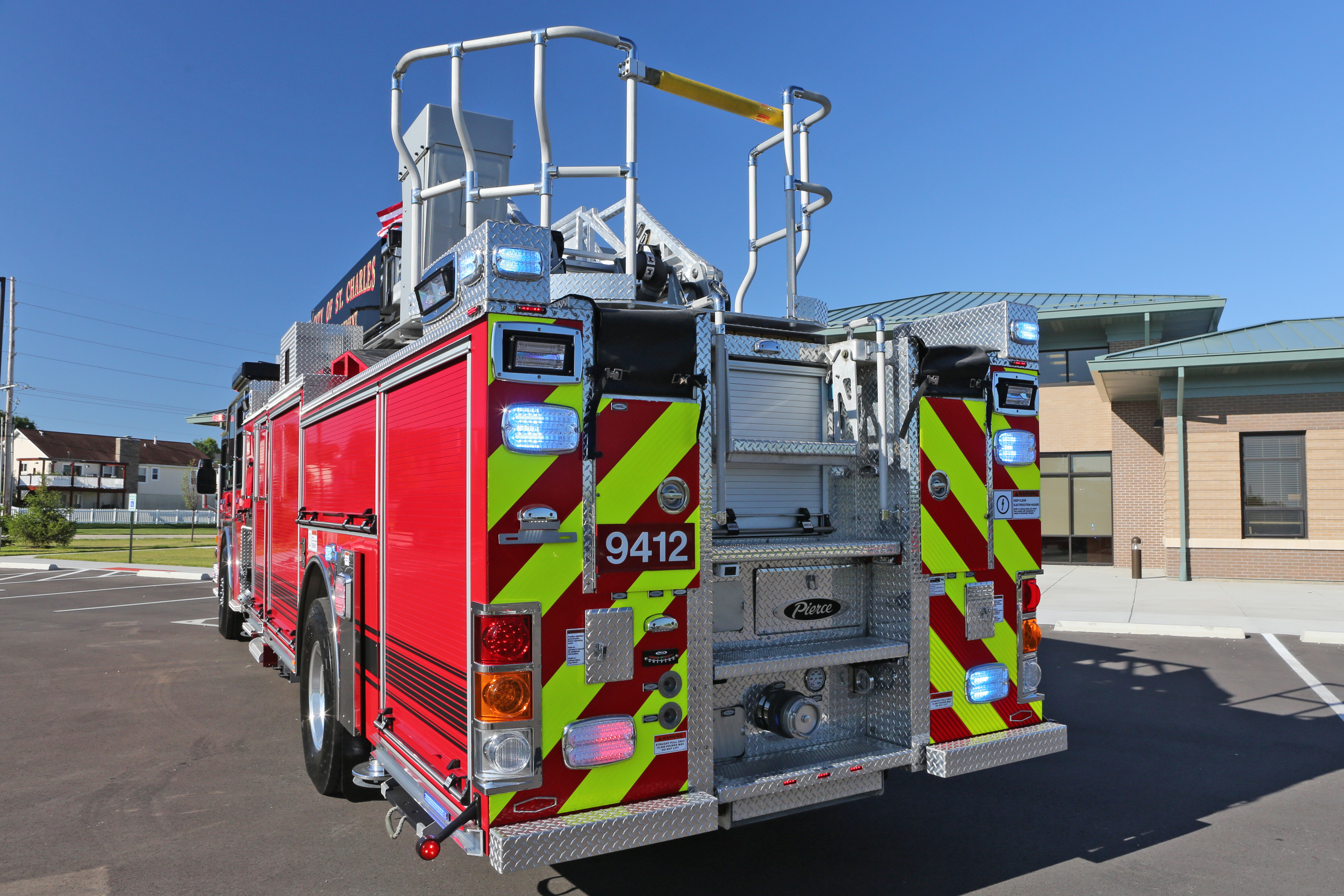 Pierce 75' Heavy-Duty Aluminum Aerial Ladder Fire Truck Rear