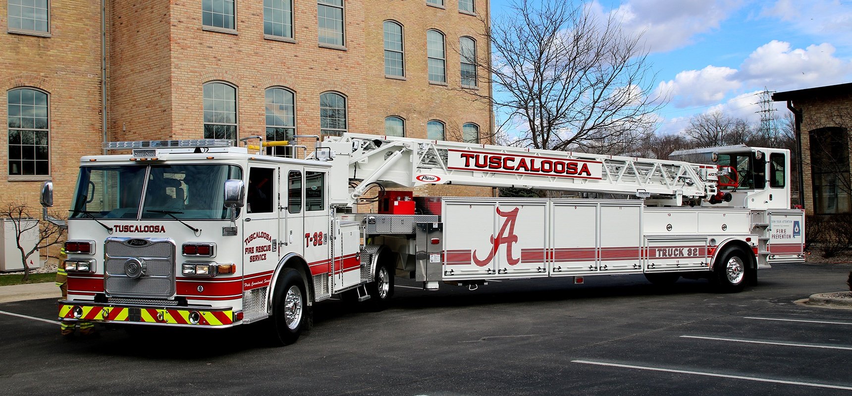 First-Ever-Pierce-Ascendant-107-Foot-Aerial-Tiller-Delivered-To-The-Tuscaloosa-Fire-and-Rescue-Department_Header.jpg